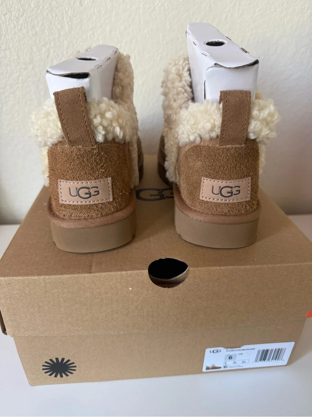 UGG Chestnut Suede Shearling size 6 new